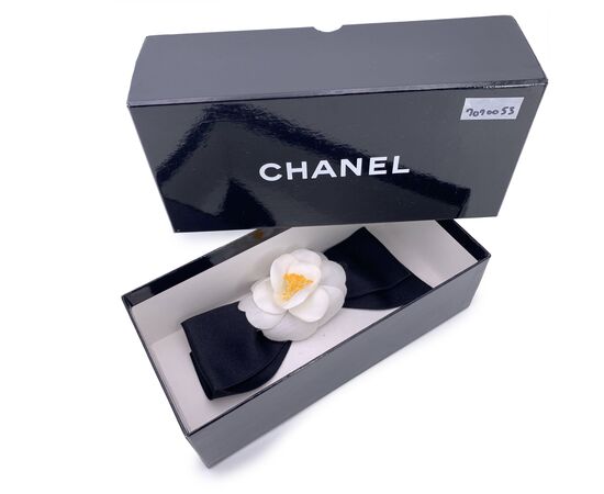 CHANEL Spilla Vintage in Tela Col. Bianco Camellia