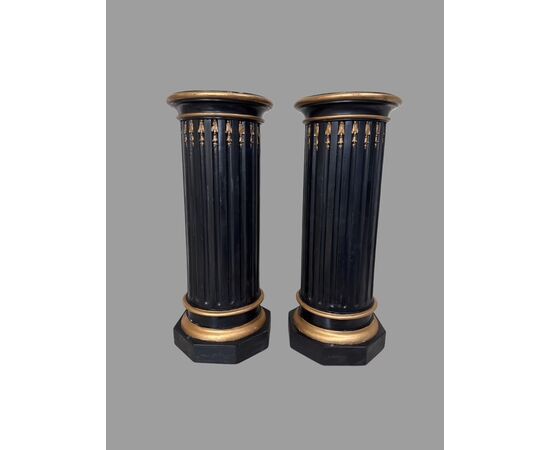 PAIR OF LACQUERED AND GILDED COLUMNS