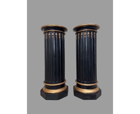 PAIR OF LACQUERED AND GILDED COLUMNS