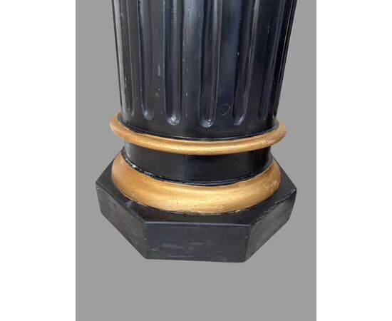 PAIR OF LACQUERED AND GILDED COLUMNS