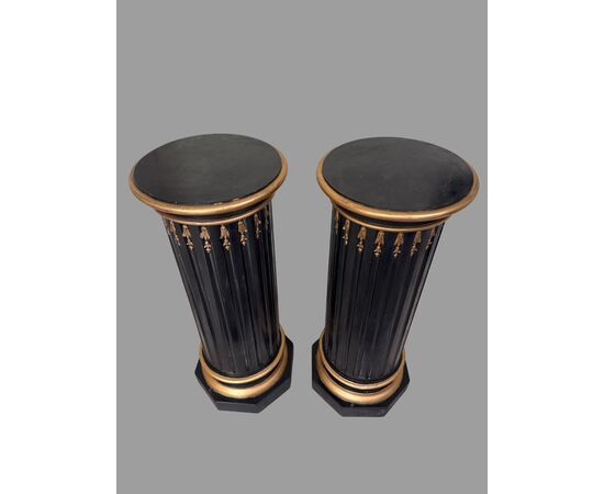 PAIR OF LACQUERED AND GILDED COLUMNS