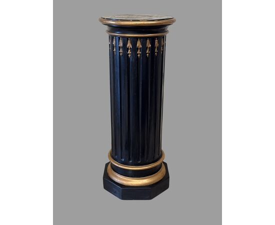 PAIR OF LACQUERED AND GILDED COLUMNS