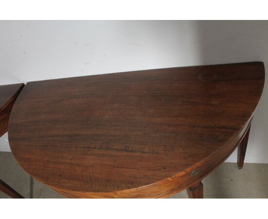 Antica coppia di console  noce Parma 1770 . Luigi XVI mezza luna con gambe strozzate . Mis 118 x 58