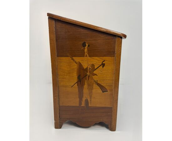 Inlaid wood holder in different woods, 19th / 20th century