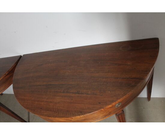 Antica coppia di console  noce Parma 1770 . Luigi XVI mezza luna con gambe strozzate . Mis 118 x 58