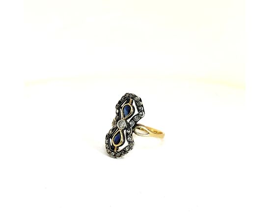 Anello in oro con zaffiri e diamanti