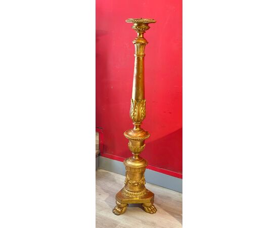 Candeliere in legno dorato