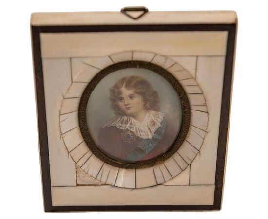 Portrait of the Dauphin in ivory frame - O/7439/1 -