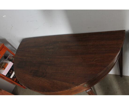Antica coppia di console  noce Parma 1770 . Luigi XVI mezza luna con gambe strozzate . Mis 118 x 58
