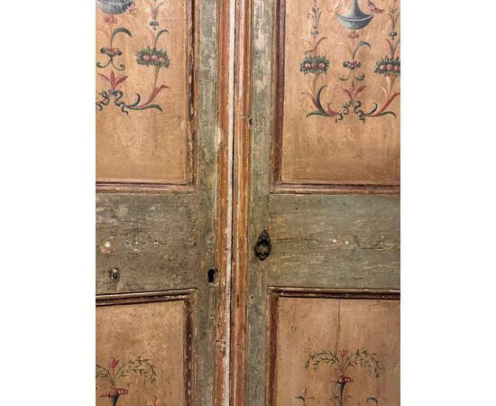 PTL712 - Umbrian door, lacquered and painted, 18th century, opening cm W 102 x H 204
