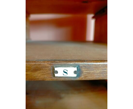 Libreria archivio antica con schedario