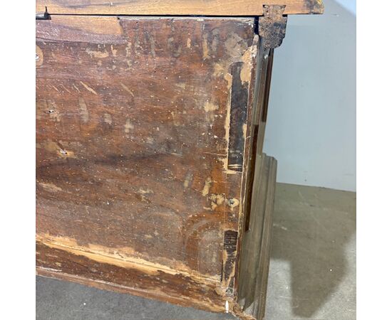 Antica cassapanca in noce massello reggiana epoca XVII sec con losanghe . mis 173 x 61 . h 68