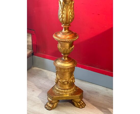 Candeliere in legno dorato