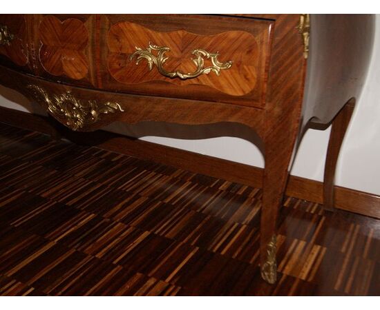 Antique French Louis XV style commode from the 1800s in rosewood and violet wood
