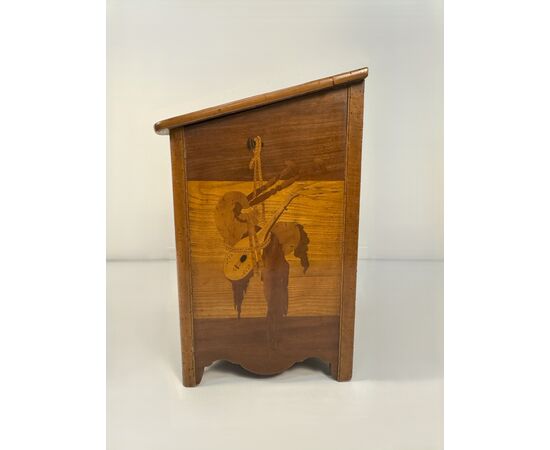 Inlaid wood holder in different woods, 19th / 20th century
