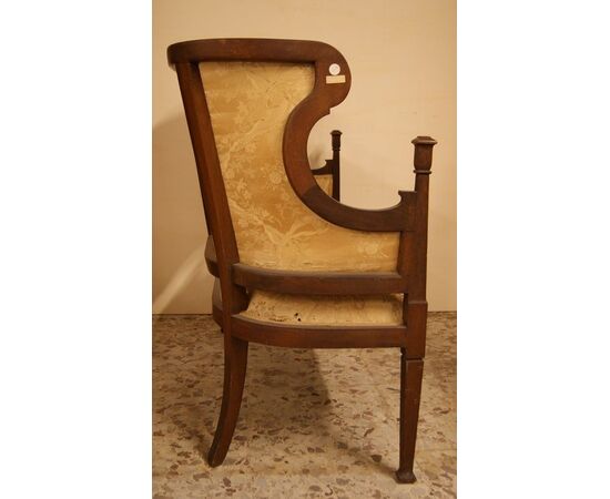 Antique English sofa from the 1800s, Victorian style, in mahogany
