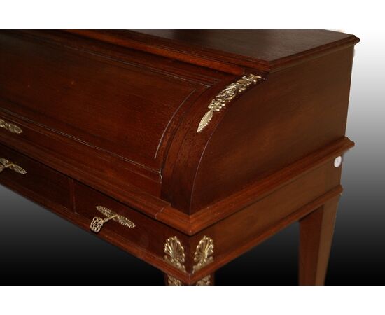 French rolltop desk, Empire style, from the 1800s, made of rosewood with gilded bronzes