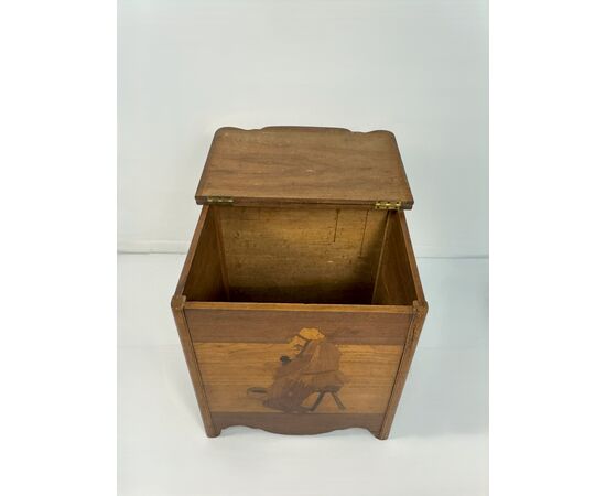Inlaid wood holder in different woods, 19th / 20th century