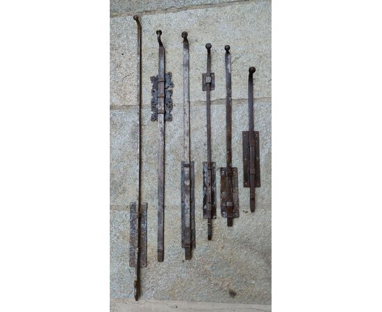 Vasto assortimento di catenacci in ferro forgiato XVII-XVIII secolo
