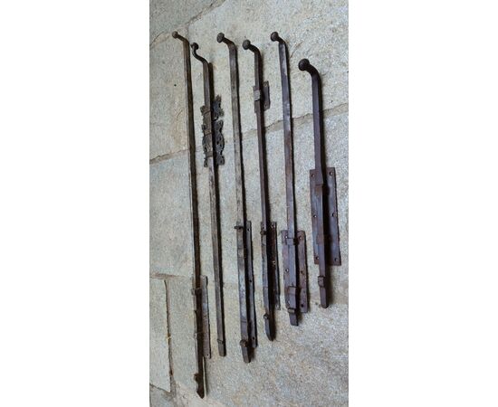 Vasto assortimento di catenacci in ferro forgiato XVII-XVIII secolo