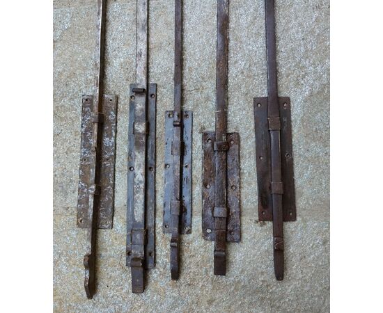 Vasto assortimento di catenacci in ferro forgiato XVII-XVIII secolo