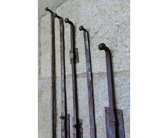 Vasto assortimento di catenacci in ferro forgiato XVII-XVIII secolo