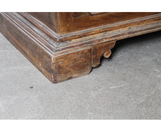 Antica cassapanca in noce massello reggiana epoca XVII sec con losanghe . mis 173 x 61 . h 68