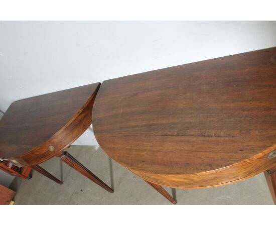 Antica coppia di console  noce Parma 1770 . Luigi XVI mezza luna con gambe strozzate . Mis 118 x 58