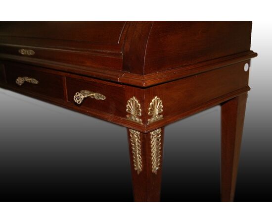 French rolltop desk, Empire style, from the 1800s, made of rosewood with gilded bronzes