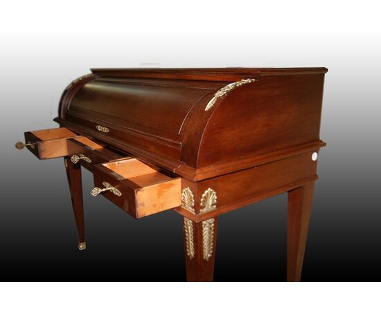 French rolltop desk, Empire style, from the 1800s, made of rosewood with gilded bronzes