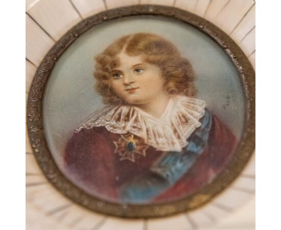 Portrait of the Dauphin in ivory frame - O/7439/1 -
