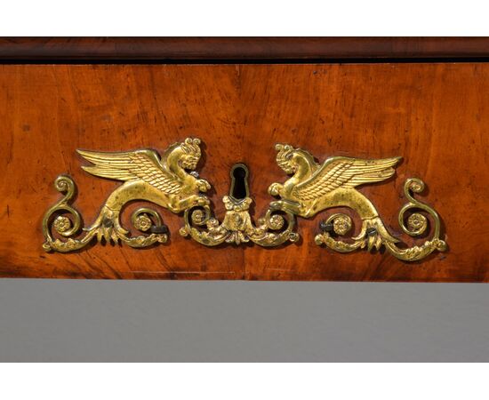 Coppia di grandi consolle Impero in legno laccato, Toscana, primi anni XIX secolo