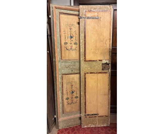 PTL712 - Umbrian door, lacquered and painted, 18th century, opening cm W 102 x H 204