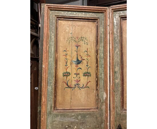PTL712 - Umbrian door, lacquered and painted, 18th century, opening cm W 102 x H 204
