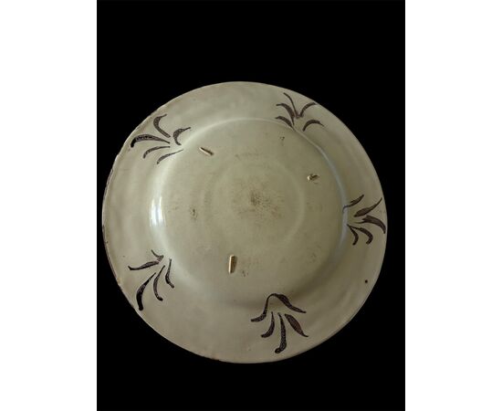Grande piatto in maiolica , Pavia, inizio del XVIII secolo VENDUTO