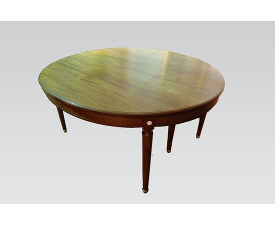 French extendable table from the 1800s, Louis XVI style