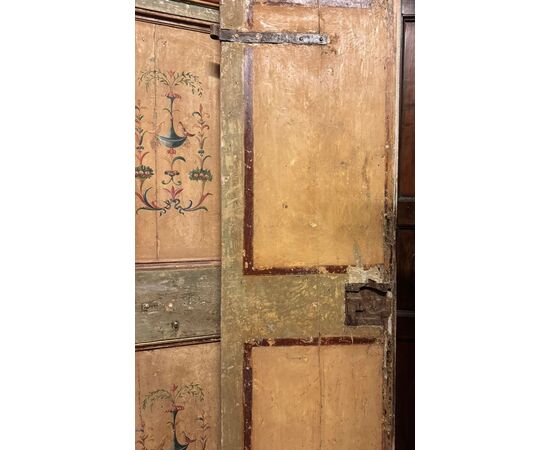 PTL712 - Umbrian door, lacquered and painted, 18th century, opening cm W 102 x H 204