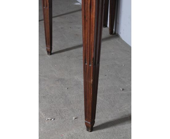 Antica coppia di console  noce Parma 1770 . Luigi XVI mezza luna con gambe strozzate . Mis 118 x 58