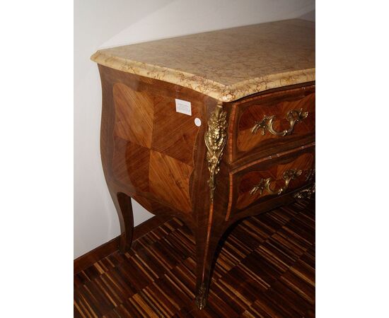 Antique French Louis XV style commode from the 1800s in rosewood and violet wood