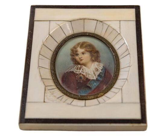 Portrait of the Dauphin in ivory frame - O/7439/1 -