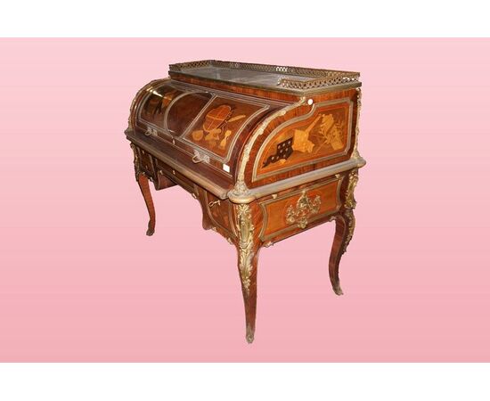 Antique large roll-top desk richly inlaid from the early 1800s