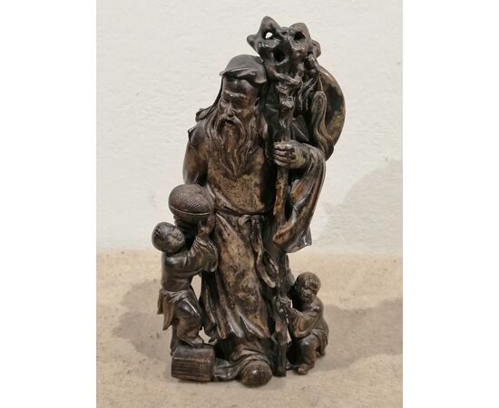 Scultura cinese del XIX secolo in pietra saponaria su base coeva sagomata