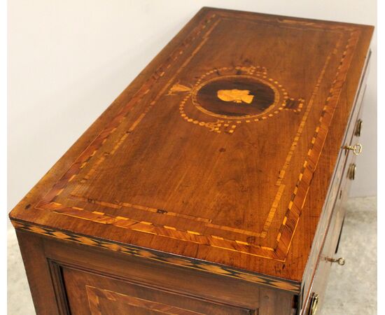Antique inlaid walnut Louis XVI chest of drawers - Italy 18th century