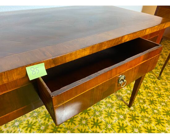 Louis XVI veneered and threaded desk with central drawer - Second half of the 18th century
