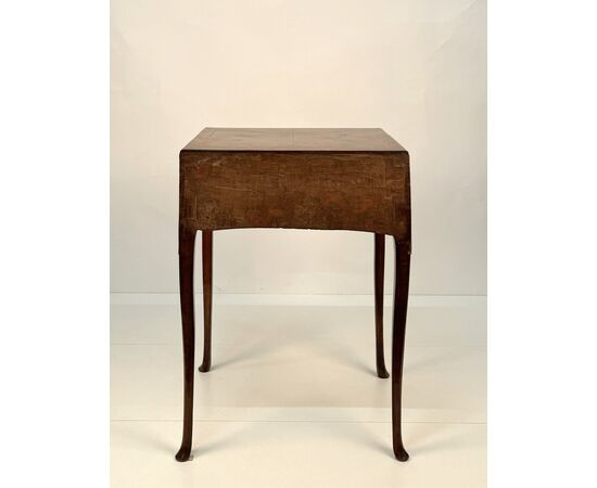High writing desk veneered in walnut, Veneto region, second half of the 18th century