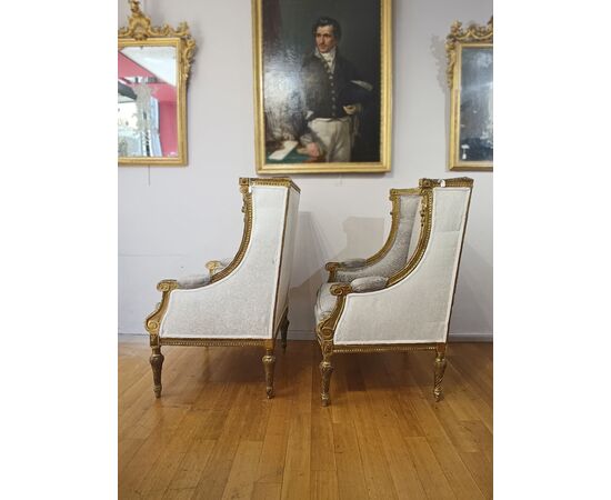 PAIR OF 19TH CENTURY BERGÈRE ARMCHAIRS