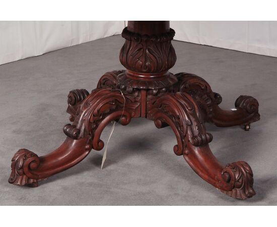 Antique octagonal Dutch table inlaid in walnut of exceptional quality