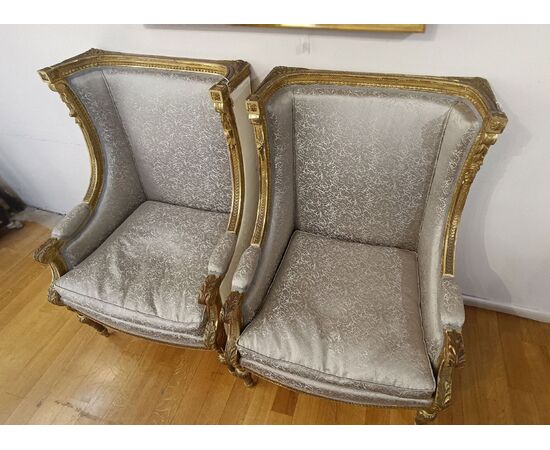 PAIR OF 19TH CENTURY BERGÈRE ARMCHAIRS