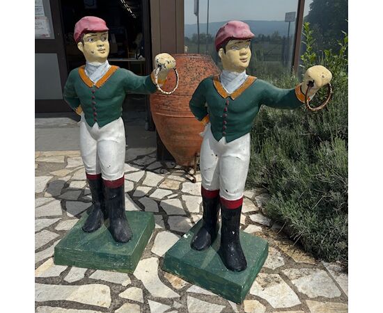 Antica coppia di sculture made in Usa  in ghisa da giardino -Fantini con anello per Cavalli . Mis Altezza cm 125 Larghezza cm 70