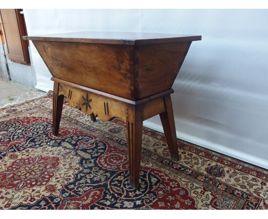 SMALL WALNUT CUPBOARD IN LOUIS XVI STYLE, EARLY 1800S cm 116xP53xH84